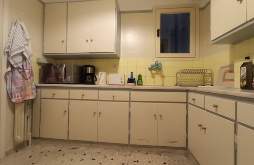 Athens City Centre Apartamento | 3-Generations Athenian home at the foot of the Acropolis hill in Athen"s center