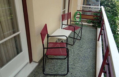 Athens City Centre Apartamento | 3-Generations Athenian home at the foot of the Acropolis hill in Athen"s center