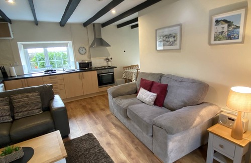 Bodorgan Cabaña | 3 Glantraeth Farm Holiday Cottage