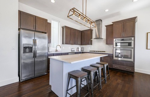 Talbot's Corner Casa | 3 Homes! Rooftop Golf Retreats Downtown! 8min to Broadway!