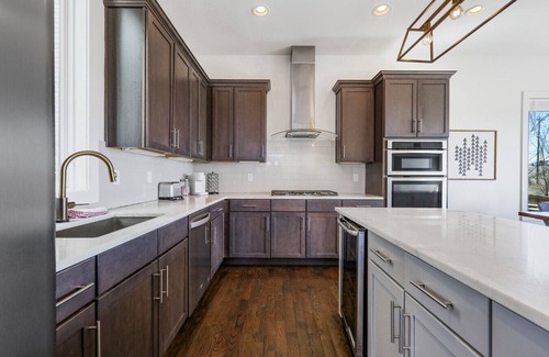 Talbot's Corner Casa | 3 Homes! Rooftop Golf Retreats Downtown! 8min to Broadway!
