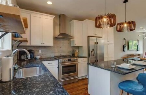 Eighth Avenue Casa | 3 Huge Side by Side Townhomes! Near Broadway!