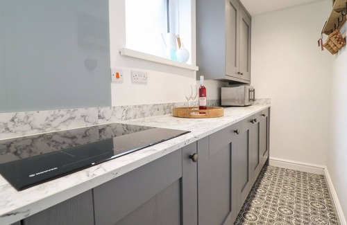 Dolgellau Casa | 3 IVY COURT, pet friendly, character holiday cottage in Dolgellau