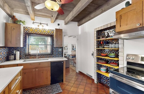Sawmill Area Casa | 3 King Beds+Hot Tub+Walkers Paradise+Gated Parking+Instant Hot+Refrigerated Air