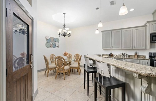 Mission Casa | 3 king beds in upscale neighborhood with pool