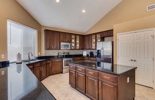 Augusta Ranch Casa | ¡Listo para entretener a familiares y amigos! Piscina privada climatizada, barbacoa + capacidad para 20