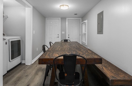 Kansas City Casa | 3 King Beds, TV's in Every Bedroom, Pet Friendly KSKAED4904