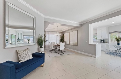 Queenland Manor Casa | 3 King Rooms, Sleeps 12 Heated Pool, Waterslide Paradise!