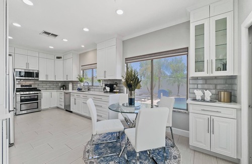 Queenland Manor Casa | 3 King Rooms, Sleeps 12 Heated Pool, Waterslide Paradise!