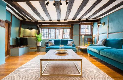 City Centre Casa | 3 MASONS COURT The Oldest House in Stratford Upon Avon, Warwickshire.