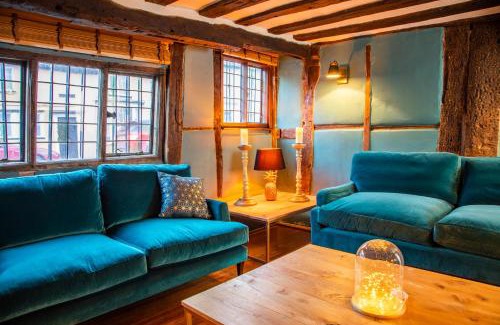 City Centre Casa | 3 MASONS COURT The Oldest House in Stratford Upon Avon, Warwickshire.