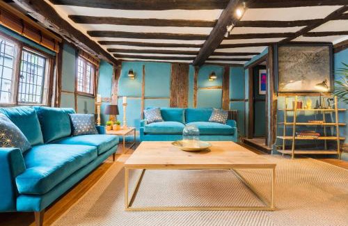 City Centre Casa | 3 MASONS COURT The Oldest House in Stratford Upon Avon, Warwickshire.