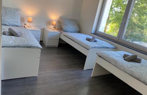 Gau-Weinheim Apartamento | 3 Mehrbettzimmer, Küche, Bad für Arbeiter und Monteure in Gau-Weinheim