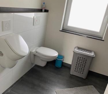 Gau-Weinheim Apartamento | 3 Mehrbettzimmer, Küche, Bad für Arbeiter und Monteure in Gau-Weinheim