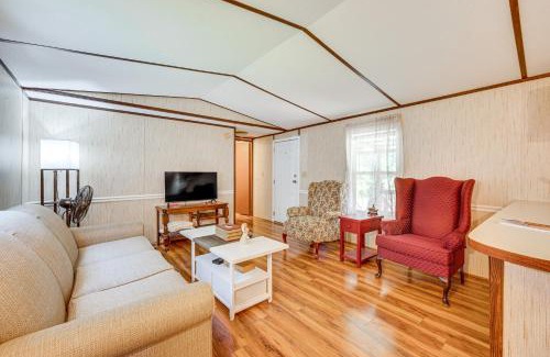 New London Casa | 3 Mi to Badin Lake Quiet New London Retreat