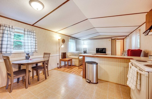 New London Casa | 3 Mi to Badin Lake: Quiet New London Retreat