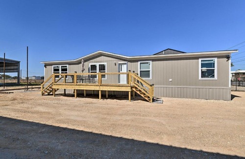 Port O Connor Casa | 3 Mi to Beach Home with Deck in Port OConnor!