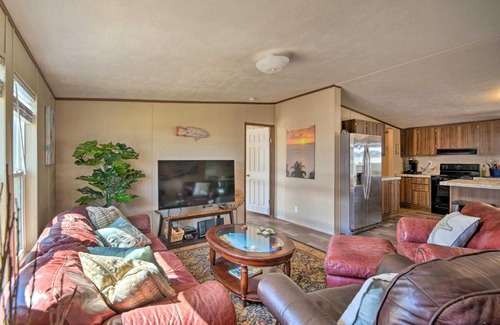 Port O Connor Casa | 3 Mi to Beach Home with Deck in Port OConnor!
