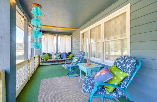 Hampstead Casa | 3 Mi to Beach Home with Fire Pit in Hampstead!