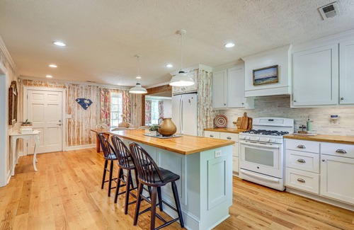 Pawleys Island Casa | 3 Mi to Beach: Pawleys Island Cottage