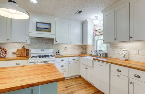Pawleys Island Casa | 3 Mi to Beach: Pawleys Island Cottage