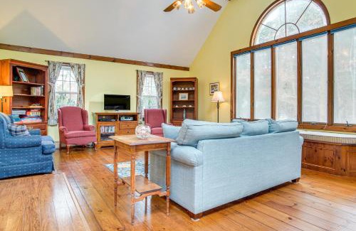 Cotuit Casa | 3 Mi to Beaches and Golfing Family Gem in Cotuit