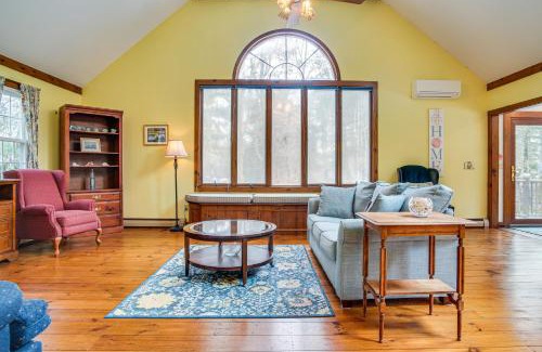 Cotuit Casa | 3 Mi to Beaches and Golfing Family Gem in Cotuit