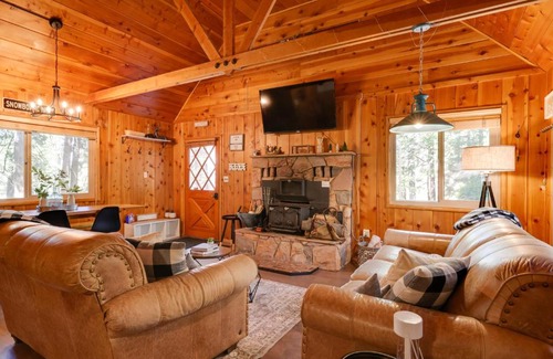 Dorrington Casa | 3 Mi to Big Trees State Park Cabin with Scenic Deck
