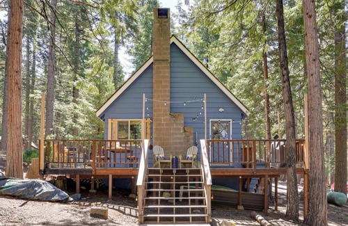 Dorrington Casa | 3 Mi to Big Trees State Park Cabin with Scenic Deck