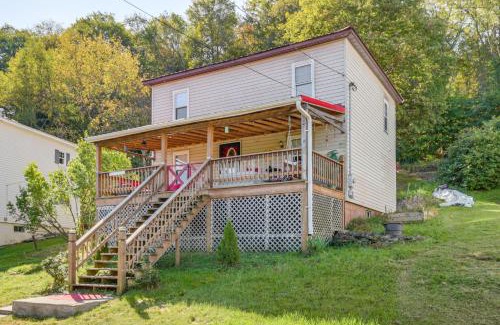 Thomas Casa | 3 Mi to Blackwater Falls Peaceful Retreat with Deck