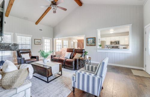 Boerne Casa | 3 Mi to Boerne Lake Getaway with Deck and Yard!