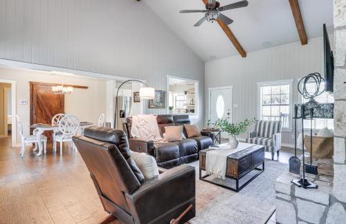 Boerne Casa | 3 Mi to Boerne Lake Getaway with Deck and Yard!