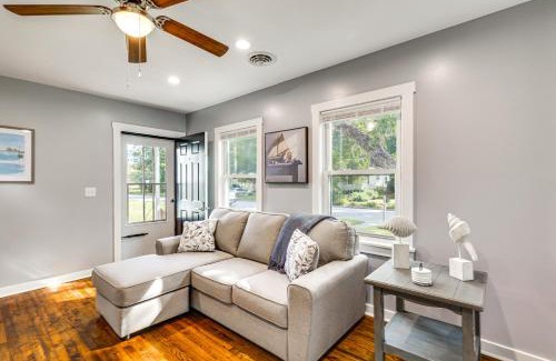 Jacksonville Casa | 3 Mi to Camp Lejeune Home with Fire Pit and Grill!
