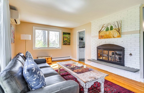 Marshfield Hills Casa | 3 Mi to Cape Cod Bay: Marshfield Home w/ Balcony!