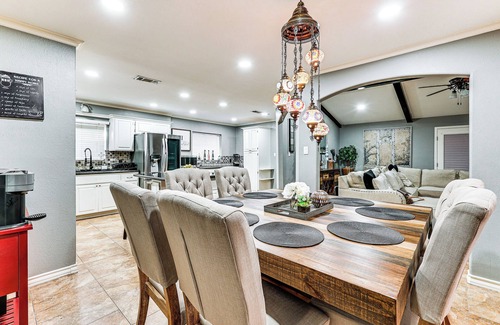 McAllen Casa | 3 Mi to Downtown McAllen: Quiet Home w/ Pool