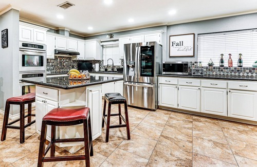 McAllen Casa | 3 Mi to Downtown McAllen: Quiet Home w/ Pool