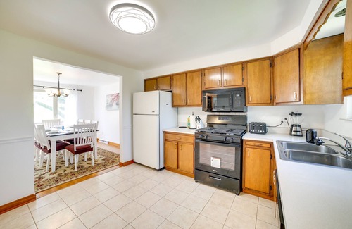 Pittsburgh Casa | 3 Mi to Downtown: Pittsburgh Home w/ Balcony!