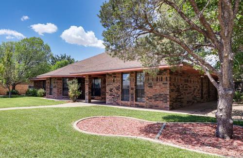 Roswell Casa | 3 Mi to Downtown Roswell Home with Patio and Yard