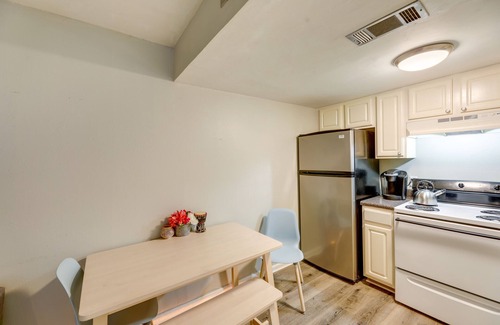 Riverside Apartamento | 3 Mi to Dtwn Austin: Pet-Friendly Condo w/ Pool