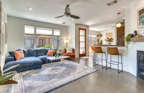 Galindo Casa | 3 Mi to Dtwn Centrally Located Austin Townhome