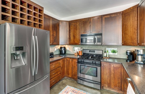 Galindo Casa | 3 Mi to Dtwn: Centrally Located Austin Townhome