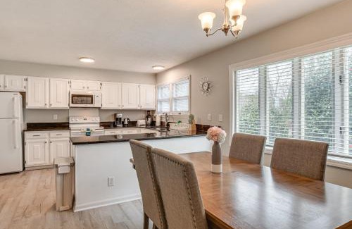 Terry Sanford Casa | 3 Mi to Dtwn Fayetteville Home with Pool Table