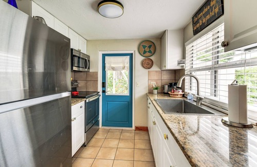 Southgate Casa | < 3 Mi to Dtwn: Pet-Friendly Sarasota Stay w/Yard