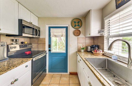 Southgate Casa | < 3 Mi to Dtwn: Pet-Friendly Sarasota Stay w/Yard