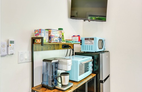 Winston - Salem Apartamento | 3 Mi to Dtwn Winston-Salem: Studio on Miller Park!