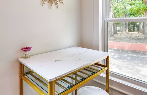 Winston - Salem Apartamento | 3 Mi to Dtwn Winston-Salem: Studio on Miller Park!