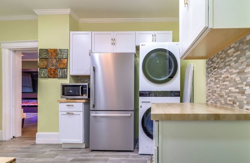 Detroit Casa | 3 Mi to Ford Field: Detroit Home w/ Decks!