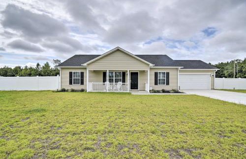 Loris Casa | 3 Mi to Golf Loris Home with Big Private Yard!