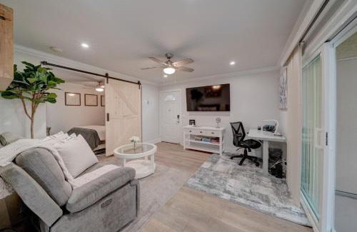 La Jolla Village Apartamento | 3 Mi to La Jolla Shores Relaxing Resort Retreat!