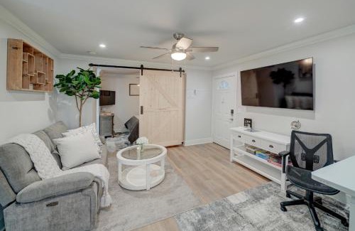 La Jolla Village Apartamento | 3 Mi to La Jolla Shores Relaxing Resort Retreat!